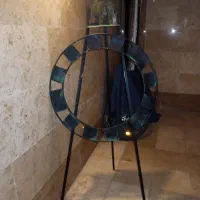 سه پایه تاج گل