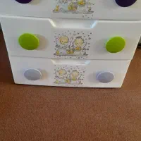 کشوی بچه به قیمت خوب میدم به علت نبودن جا