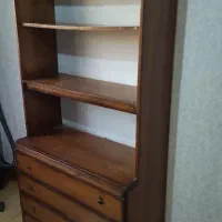 کتابخانه سه طبقه چوبی با چهار کشوی سالم ،