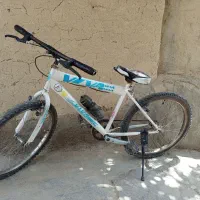 دوچرخه|دوچرخه، اسکیت، اسکوتر|خنجین, |دیوار