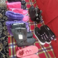 کفش ورزشی سایز ۳۷وتعدادی چکمه از سایز ۳۳ تا ۳۷