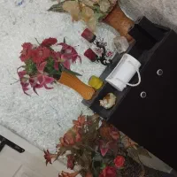 سه تا گلدان گل مصنوعی