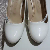 کفش سفید ورنی