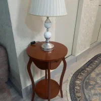 میز گرد و اباژور