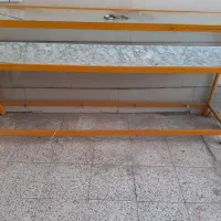 ویترین فلزی زرد رنگ