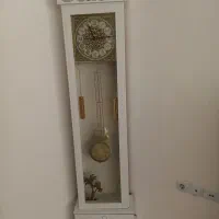 میز و آیینه وساعت ایستاده