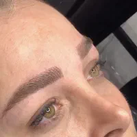 مدل برای میکروبلیدینگ و خط چشم و تینت لب