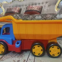 کامیون زرین تویز با تحمل وزن ۱۳۰ کیلوگرم