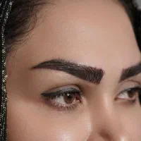 کاشت ابرو در مرکز تخصصی