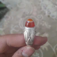 انگشتر کار یک خوش دست و خوش فرم