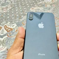 دوعدد گوشی آیفون xs max و پوکو x5 پرو