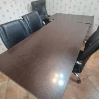 فروش سه عدد میز و چهار عدد صندلی اداری