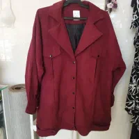 تعدادی لباس تک داخل مغازه