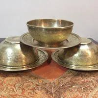 ۶ عدد کاسه و بشقاب برنجی قلم دار قدیمی|کلکسیون اشیاء عتیقه|اصفهان, عباس‌آباد|دیوار