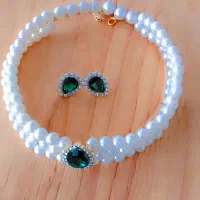 گردنی و گوشواره اشکی سبز