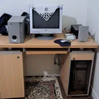 کامپیوترو میز و صندلی   ۶تومن