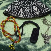 گردنبند کیلپر و کلاه نمدی زندان بافت