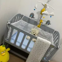 تخت کنار مادر
