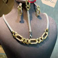 فروش گردنبند و النگو