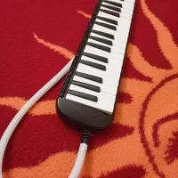 ساز ملودیکا با متعلقات کامل