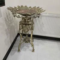 میوه خوری کنار سالنی