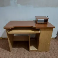 میز کامپیوتر در حد نو