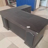 میز مدیریت و صندلی چرخدار کاملا نو