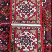 فرش دست باف رو صندلی