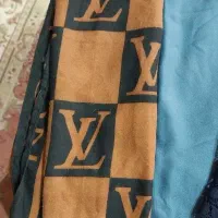 تعدادی شال در حد نو