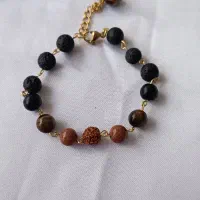 دستبند سنگ دلربا و سنگ آتشفشان و چوب هندی