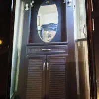 جاکفشی چوبی ایستاده در حد