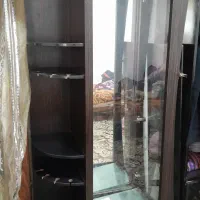 یک عدد ویترین تمیز وشیک به همراه سرویس خواب|تخت و سرویس خواب|فولادشهر, فولادشهر|دیوار