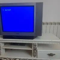 تلویزیون ۲۱ اینچ و میزتلویزیون