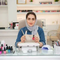 اموزش و خدمات کاشت ناخن