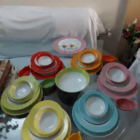 سرویس غذاخوری و لیوان و قابلمه