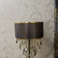 آباژور ایستاده