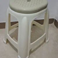 چهار پایه کرم رنگ