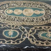 رو میزی و لباس