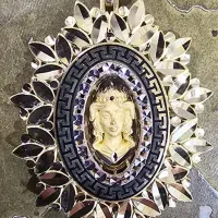 فروشنده طلا خانم و صندوق دار