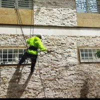 مرد عنکبوتی با طناب خدمات نمای ساختمان بدون داربست|خدمات پیشه و مهارت|چابکسر, |دیوار