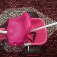 سه چرخه صورتی رنگ|دوچرخه، اسکیت، اسکوتر|میانه, |دیوار