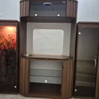 زیر تلویزیونی ب همراه دو ویترین شیشه ای سالم و شیک