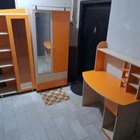 سرویس میز کامپیوتر به همراه کمد لباس و ویترین|میز تحریر و کامپیوتر|لاهیجان, شهید آوینی|دیوار