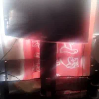 تلوزیون سامسونگ ۳۲ اینچ کاملاً سالم بهمراه میز|تلویزیون و پروژکتور|چهارباغ, |دیوار