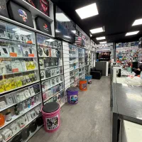 فروشنده آقا آشنا به کامپیوتر