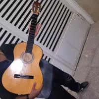 گیتار یاماها قدیمی