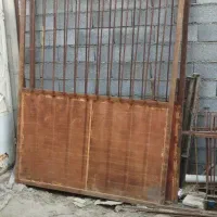 درب کارگاهی ونرده روی دیوار|مصالح و تجهیزات ساختمان|بهار, |دیوار