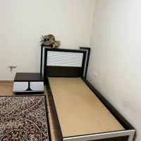 تخت تک نفره بهمراه پا تختی