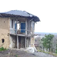فروش-خانه-کلنگی-با-محوطه-و-سند-تک-برگ