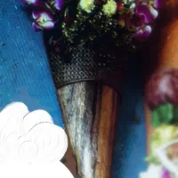 گلدان چوبی دیواری بزرگ زیبابا گل‌های خارجی